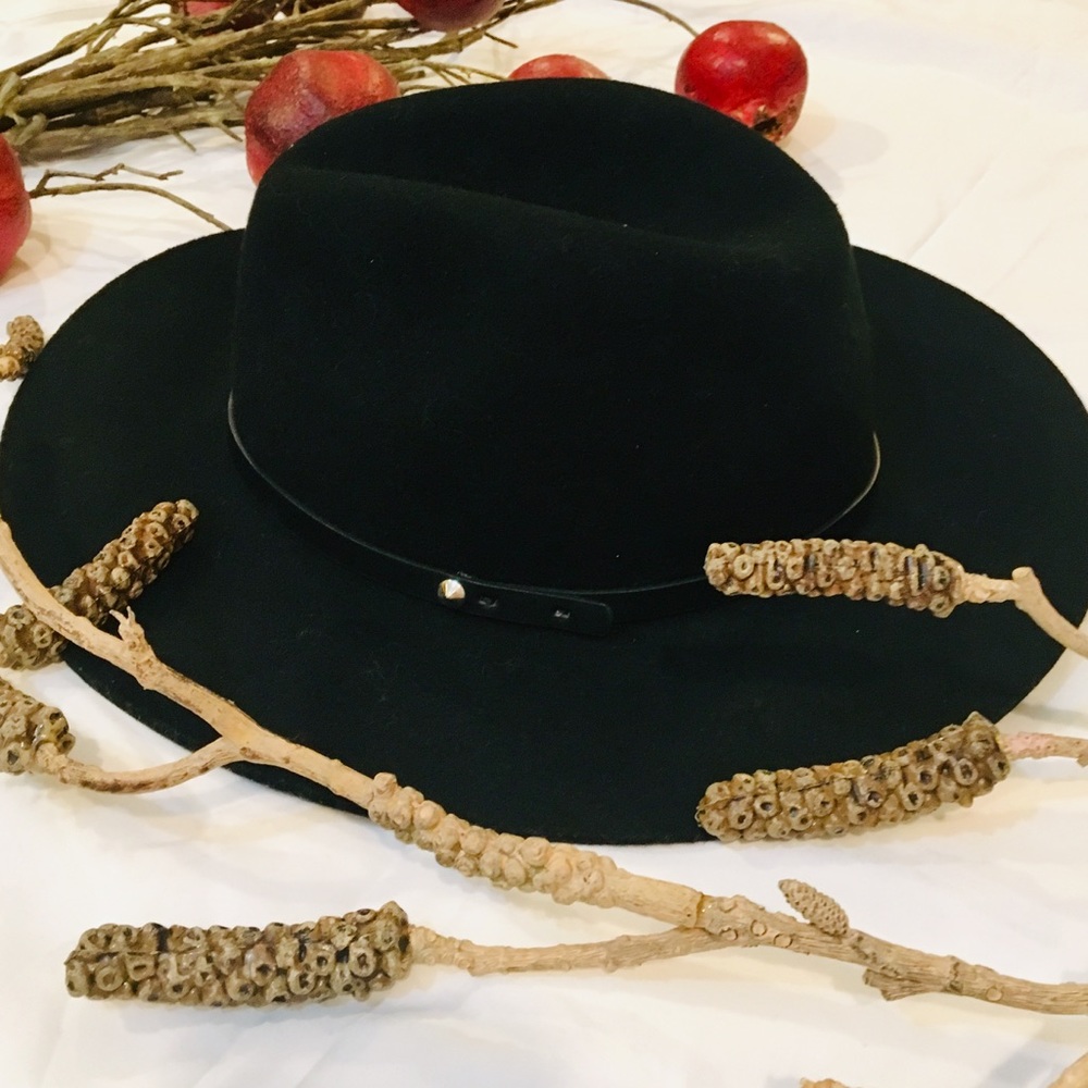 Women’s Black Wool Hat